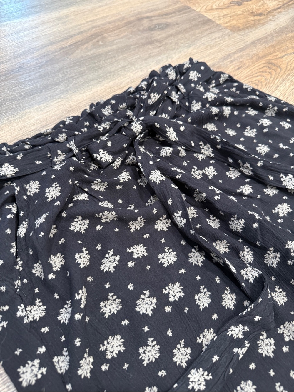 American Eagle Outfitters Black Floral Tie-Waist Wide Leg Pants